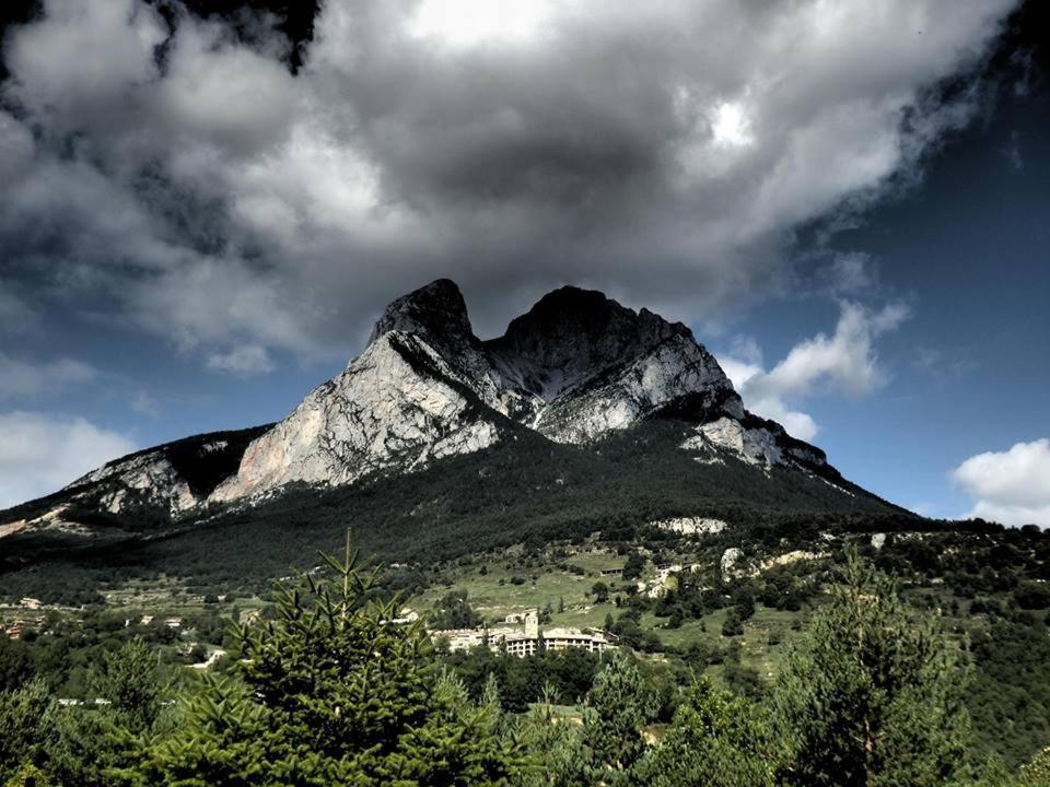 Ensija Pedraforca Apartman Saldés Kültér fotó